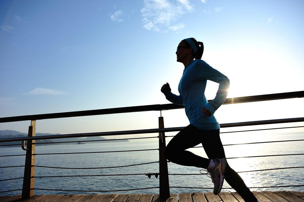 Image of a woman running - best running hats